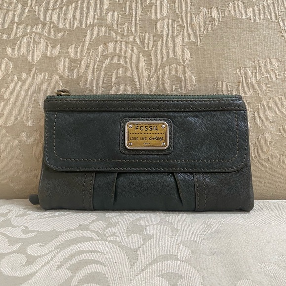 Vintage Fossil leather wallet